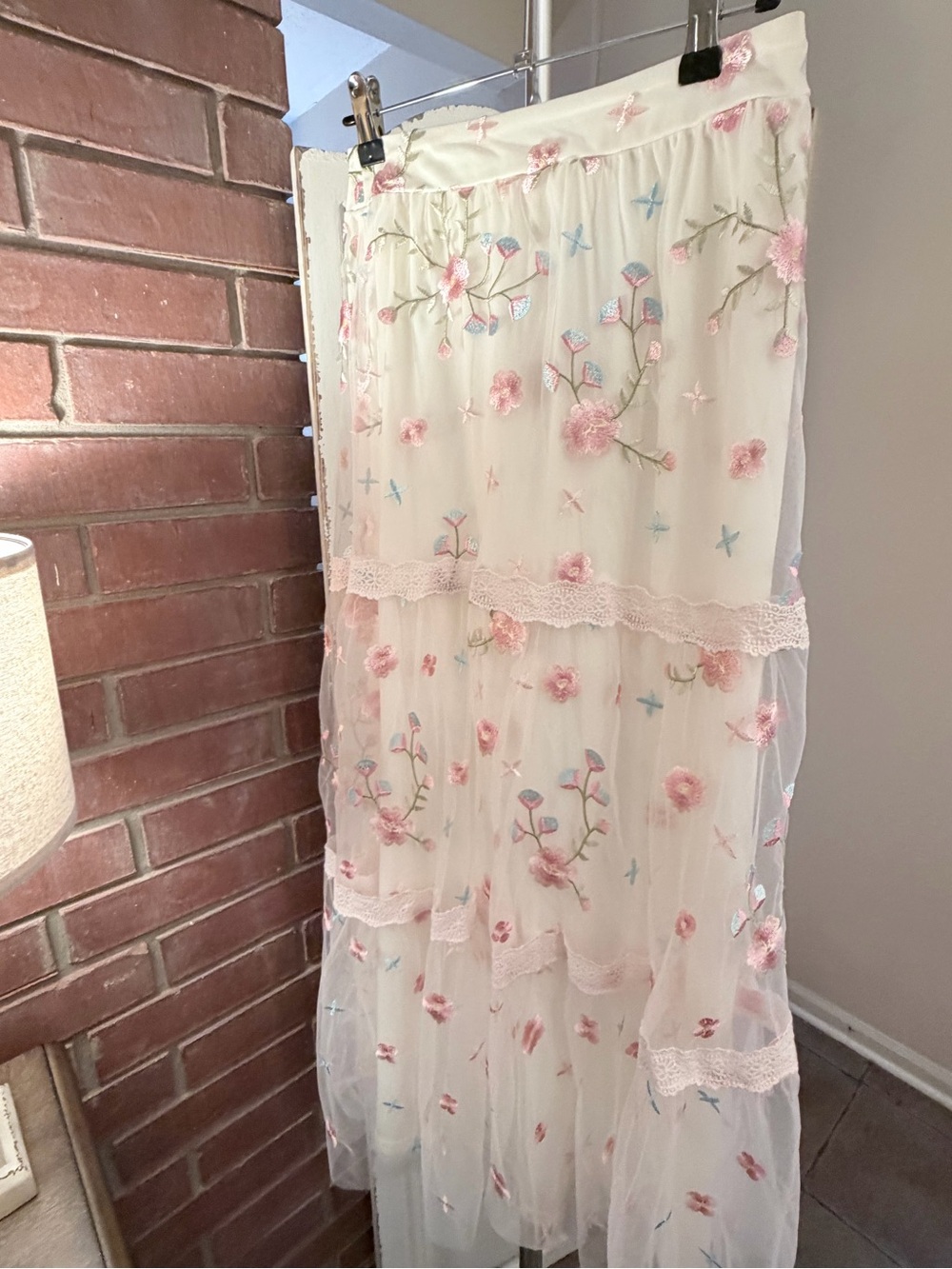 Altar'd State NWT  Callistyn Embroiderd  Pink Floral Tulle Midi Skirt Ex Small - Picture 8 of 10
